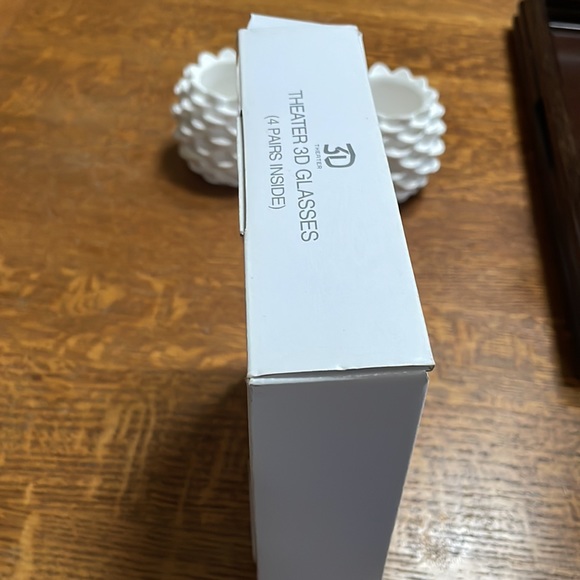 Vizio Four Pairs of 3D Theater Glasses in Box - Picture 4 of 6